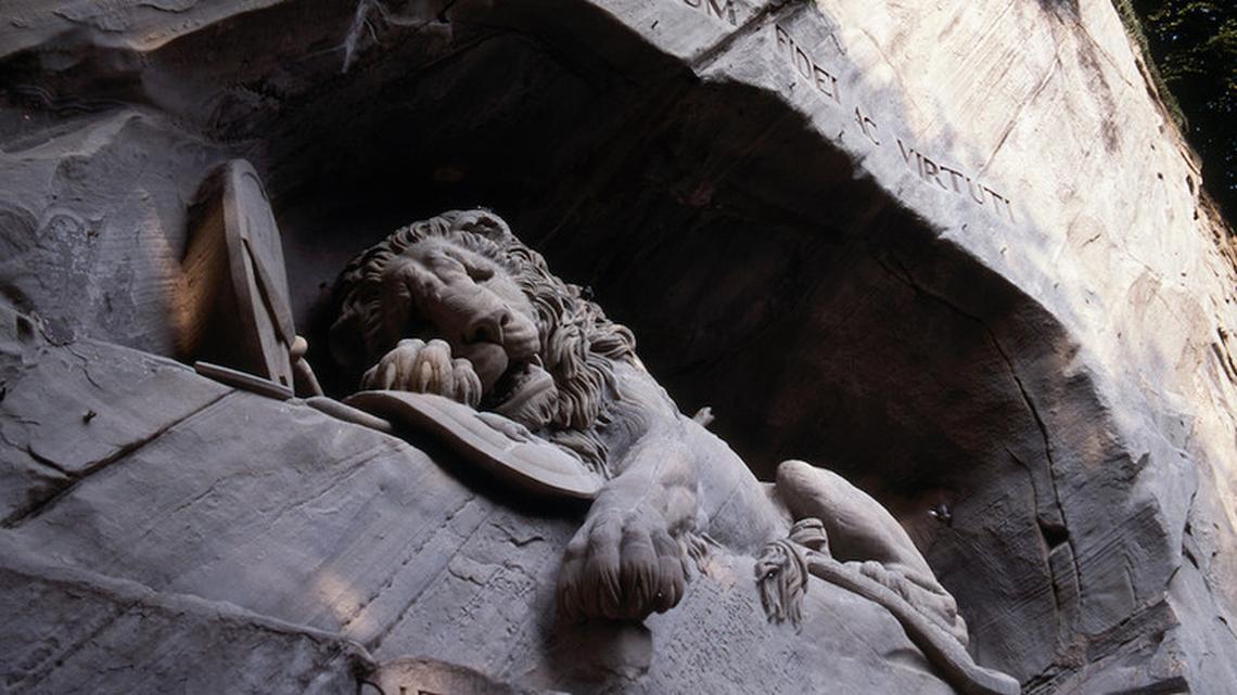 Nein, das Löwendenkmal ist kein trauernder Zürileu