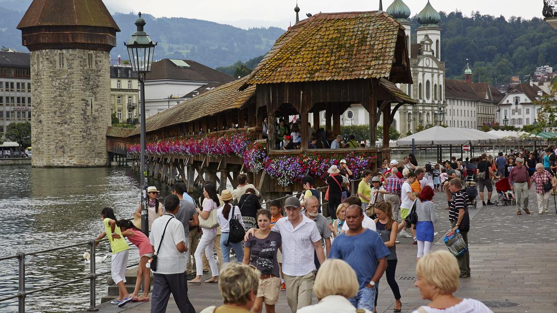 Auch Car-Touristen gehören zu Luzern