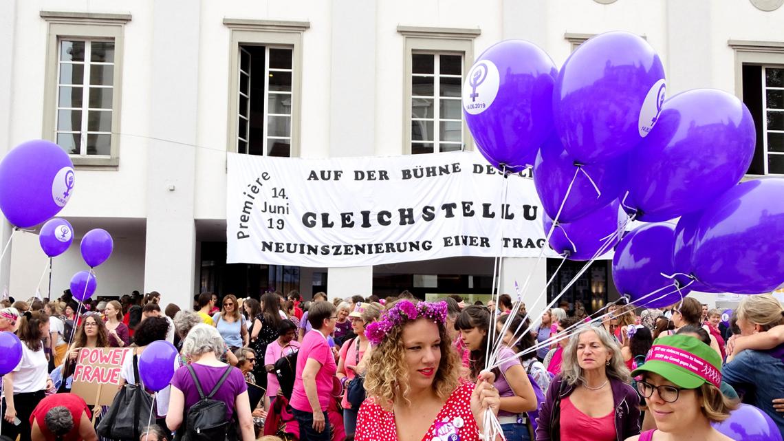 Kommission stützt Luzerner Frauenstreik-Petition
