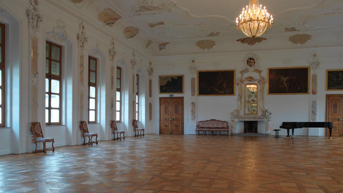 Grösster barocker Parkettboden der Schweiz restauriert