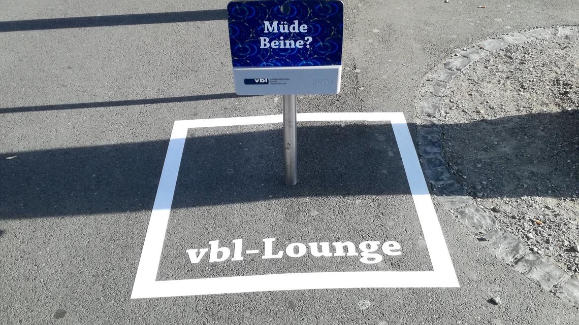 Die VBL haben in Luzern 30 Klappstühle installiert