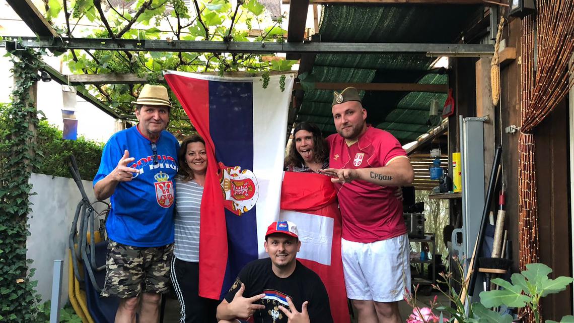 Weshalb serbische Fussballfans dem Zuger Hupverbot danken