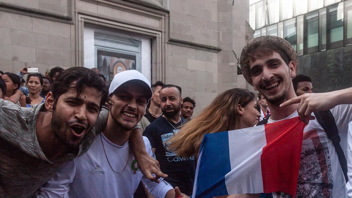 Weltmeister! Die Franzosen feiern im Schweizerhof in Unterzahl