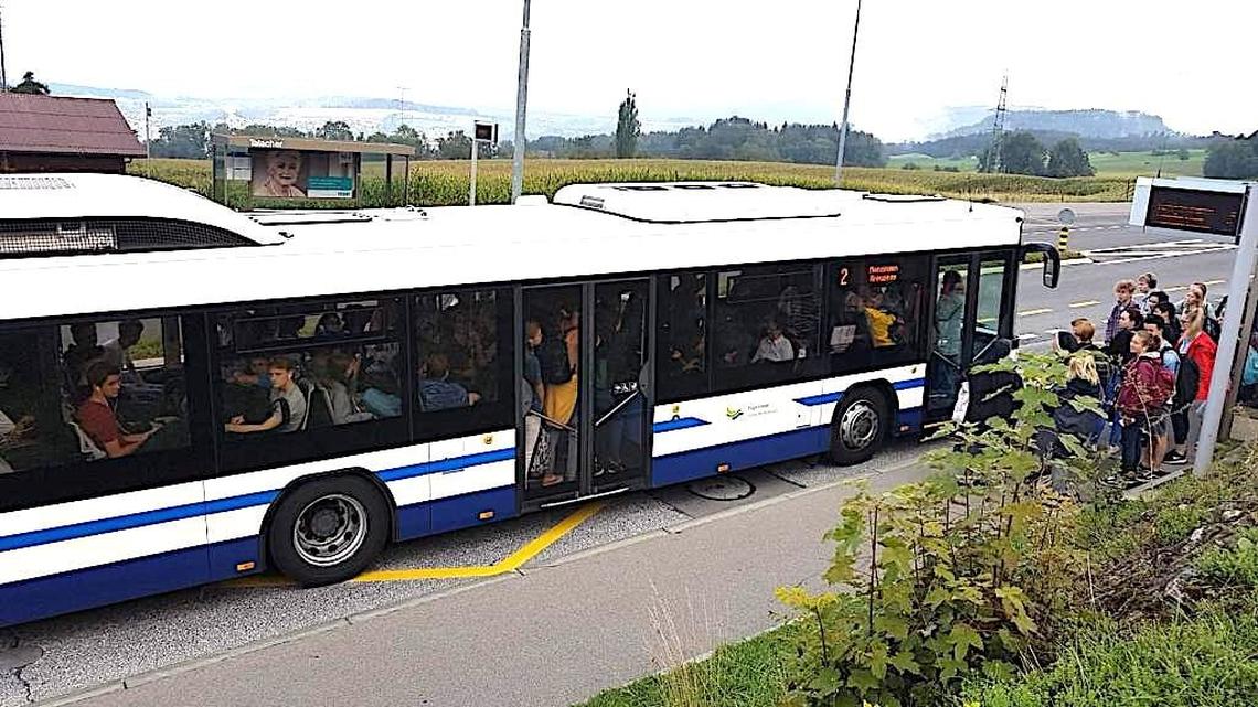 Schüler in Gefahr, wenn der Bus eine Vollbremsung hinlegt
