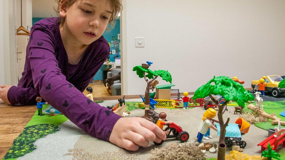 Siebenjährige Jungdesignerin weiss, worauf es beim Spielen ankommt