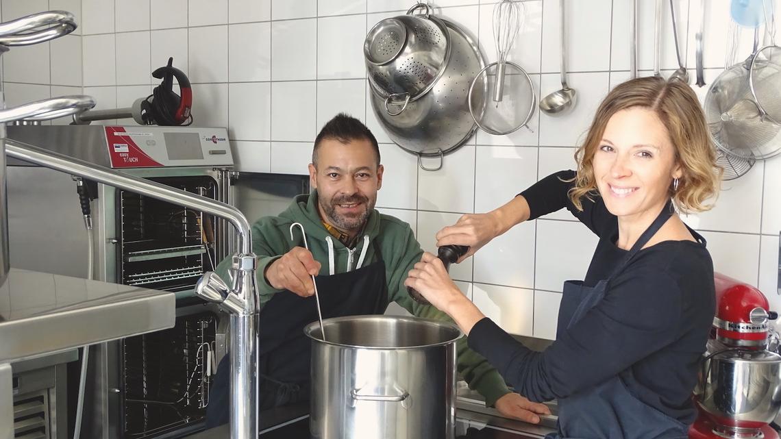 Ein Duo kocht neu für die Luzerner Sommerbar Volière
