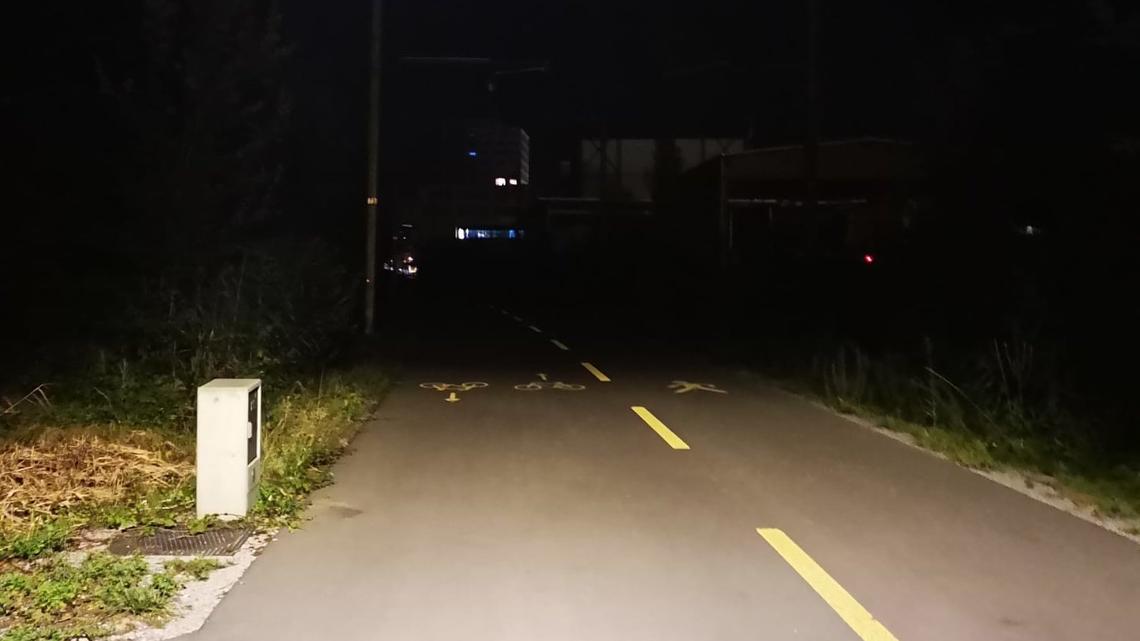 Schäden an der Beleuchtung: Neuer Freigleis-Abschnitt blieb nachts dunkel