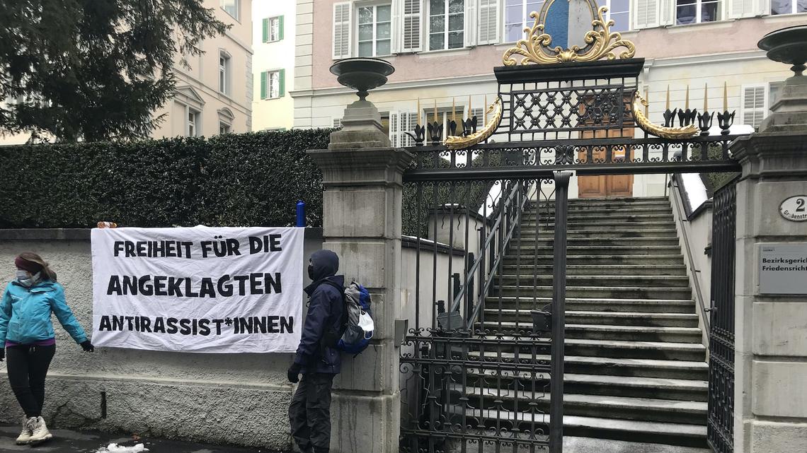 Prozesse gegen Demonstranten lösen Kundgebung vor dem Bezirksgericht Luzern aus