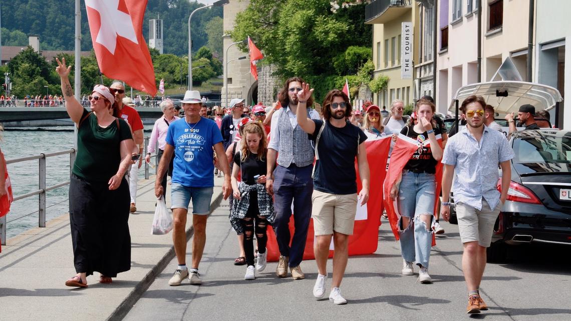 Corona-Demo: Polizei räumte in Luzern antifaschistische Transparente ab