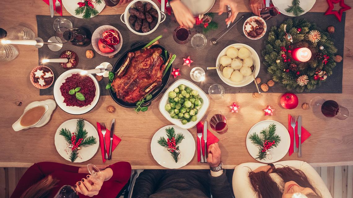 Feines Essen und gute Weine – so sieht der Weihnachtstisch bei unseren Nachbarländern aus.