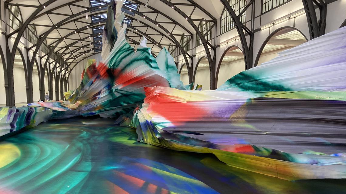 Wurde nach Ablauf der Ausstellung entsorgt: Installation von Katharina Grosse im Hamburger Bahnhof, Berlin.