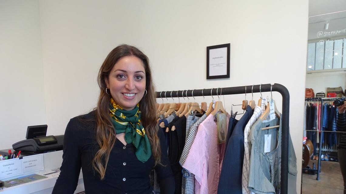 Seit etwa zwei Jahren verkauft Stephanie Adlun nachhaltige Mode am St. Karli-Quai.