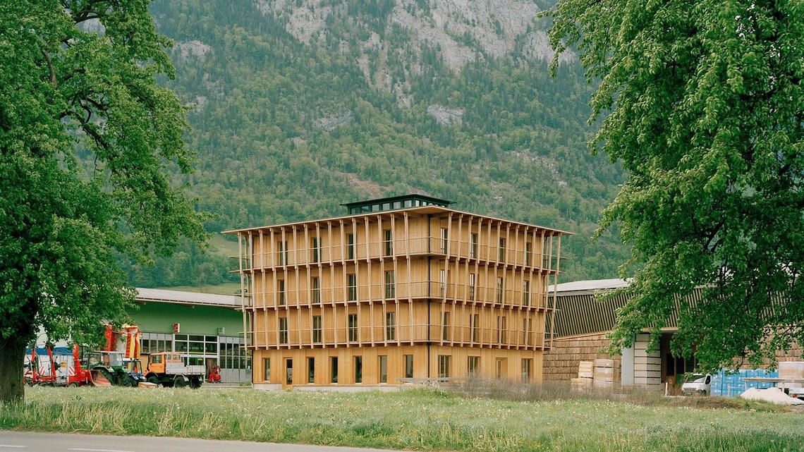 Der Holzbau in Alpnach «Bürohaus Küng Alpnach» der Architekturfirma Seiler Linhart.