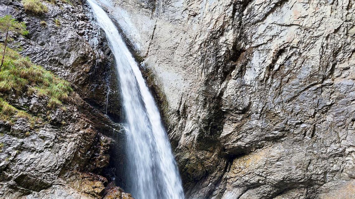 Vor mehr als hundert Jahren waren es Kurgäste, die zum Wasserfall im Chessiloch pilgerten. Heute kommen vor allem Wanderer und Tagestouristen.