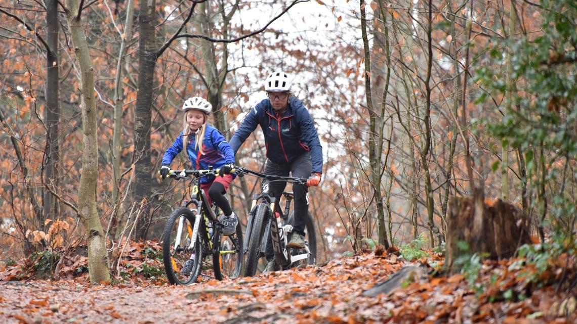 Künftig können Bikerinnen über legale Wege durch den Bireggwald radeln.