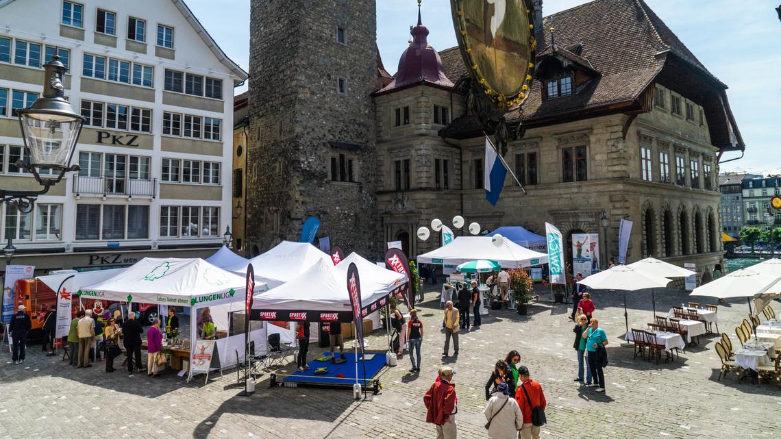 Besuch den Treffpunkt.Gesundheit - Donnerstag, 11. bis Samstag, 13. Mai 2023 - in Luzern, Rathaus + Kornmarkt