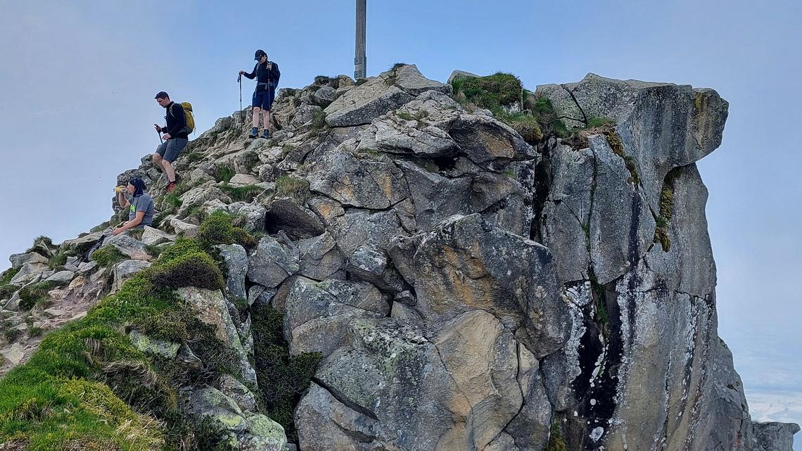 Der wenig spektakuläre, aber doch nicht ganz einfach zu erklimmende Gipfel des Mittaggüpfi.