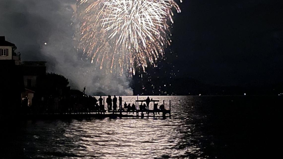 Trotz Kritik: Privates Feuerwerk zieht viele Besucher an