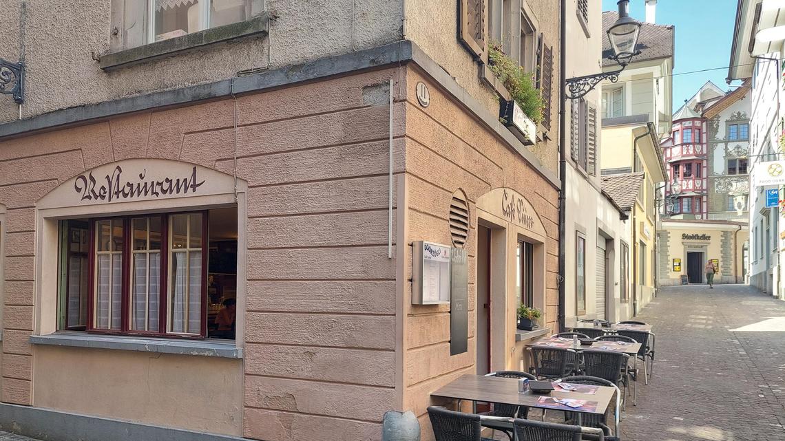 Esrtmals wurde am Standort des Café La Suisse / Doorzögli in der Luzerner Altstadt im Jahr 1849 ein Lokal erwähnt.