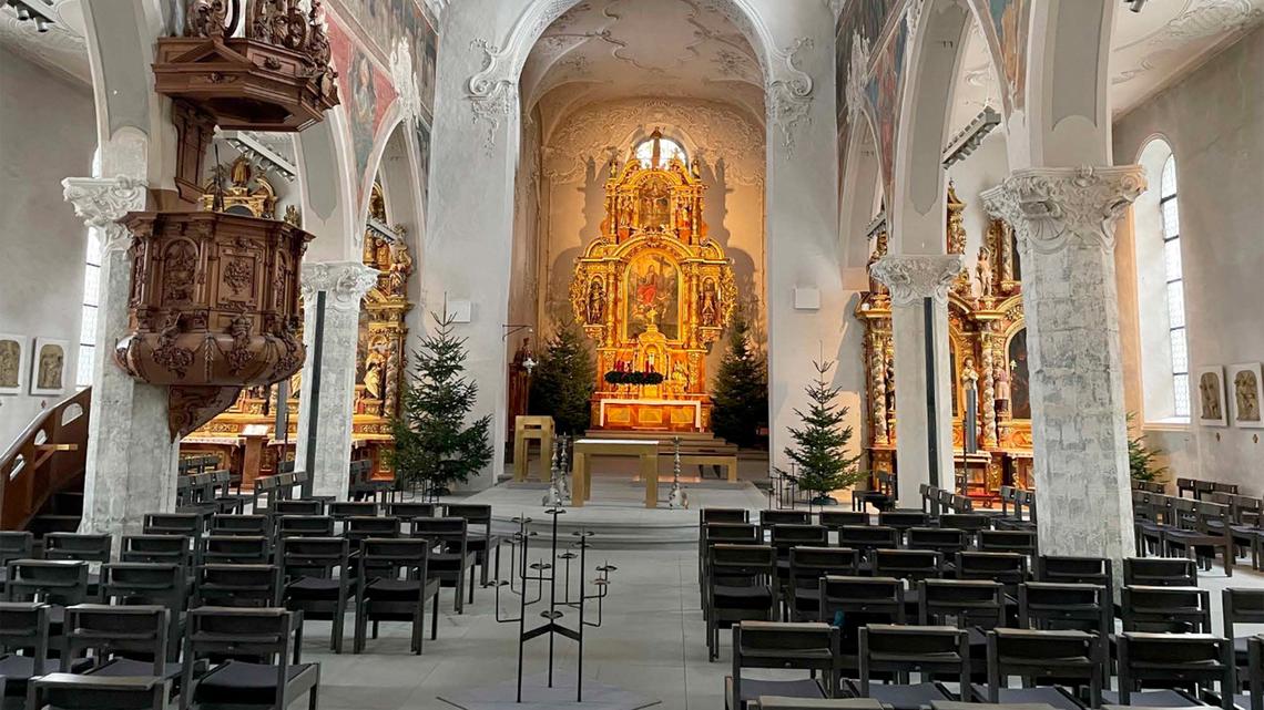 Der Hochaltar, zwei Doppelaltäre sowie die Kanzel der alten St. Michaelskirche Zug stehen in Konstanz.