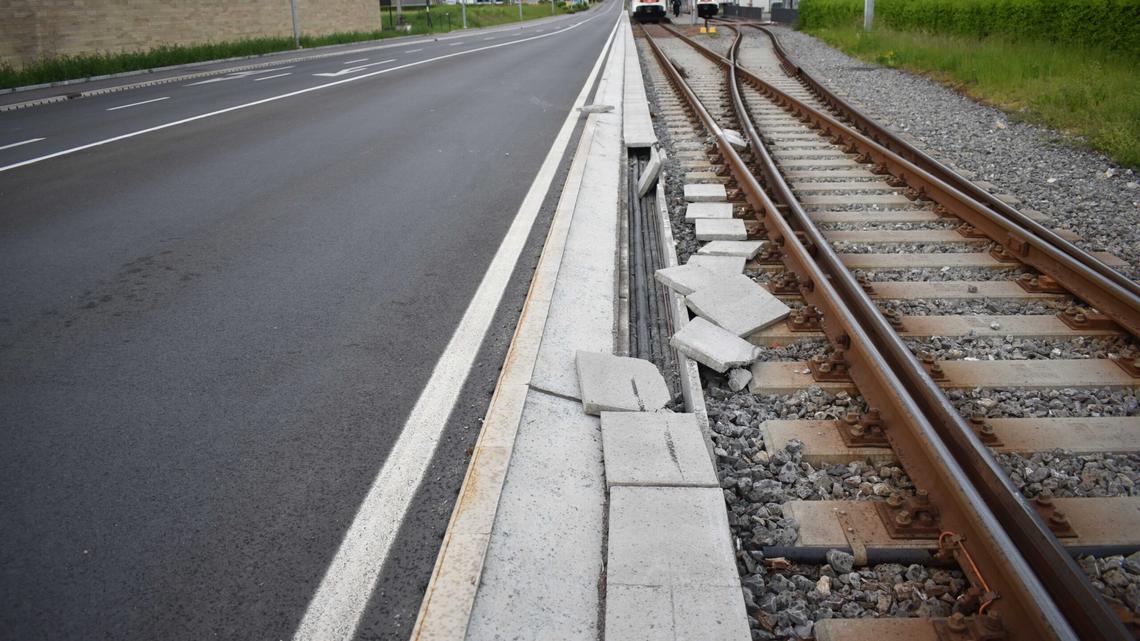 Hitzkirch: Unbekannter demoliert Bahntrasse und fährt weg