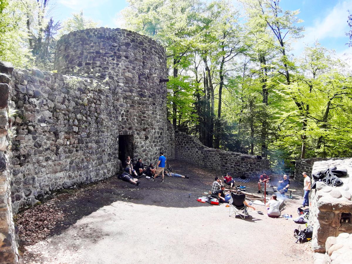 Die erste Anlage der Wildenburg wurde um 1200 erbaut. Die aktuelle Ruine hat man 1985 saniert.