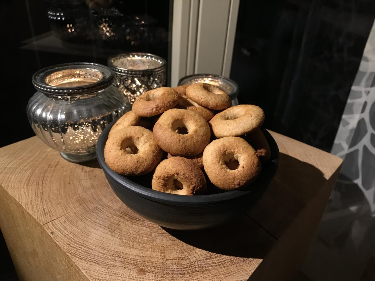 Etwa so könnten «Guetsli» in der Eisenzeit ausgehen haben. Das Honig-Gebäck schmeckt ein bisschen wie ein heutiger Tirggel.
