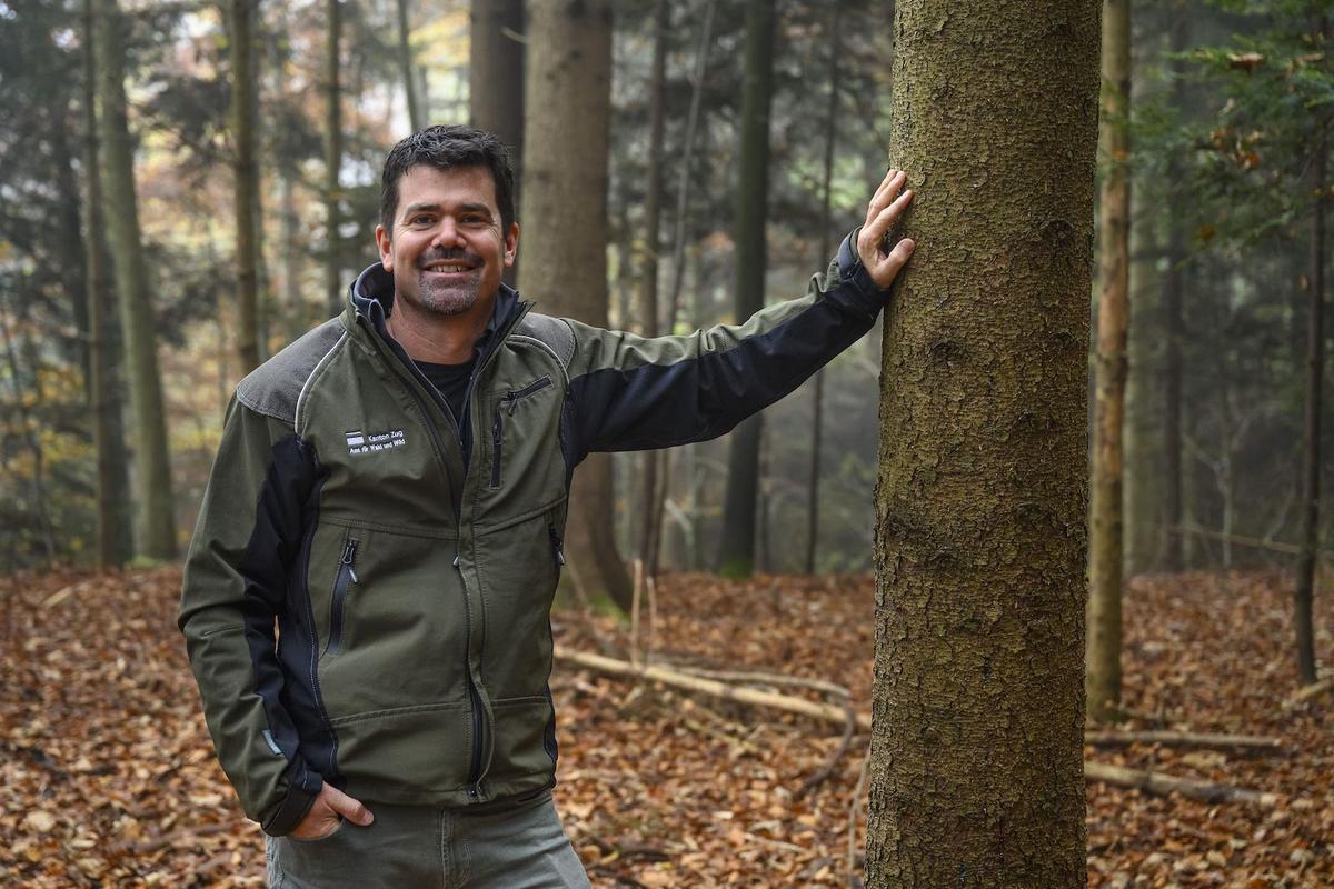 Martin Ziegler vom Amt für Wald und Wild im Kanton Zug sorgt sich um das Wohlergehen der Waldbewohner.