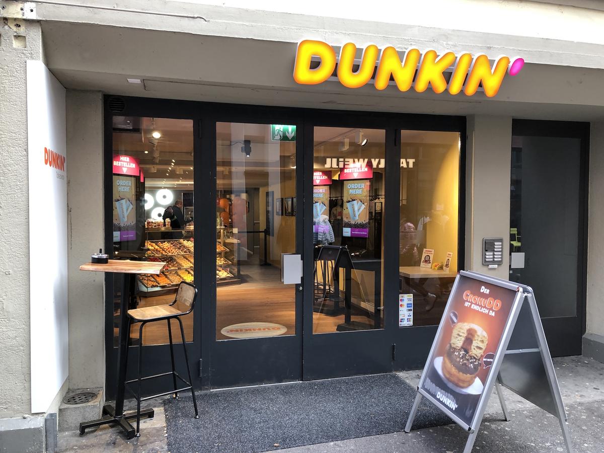 An der Hertensteinstrasse befindet sich die erste Dunkin' Donuts-Filiale von Luzern.