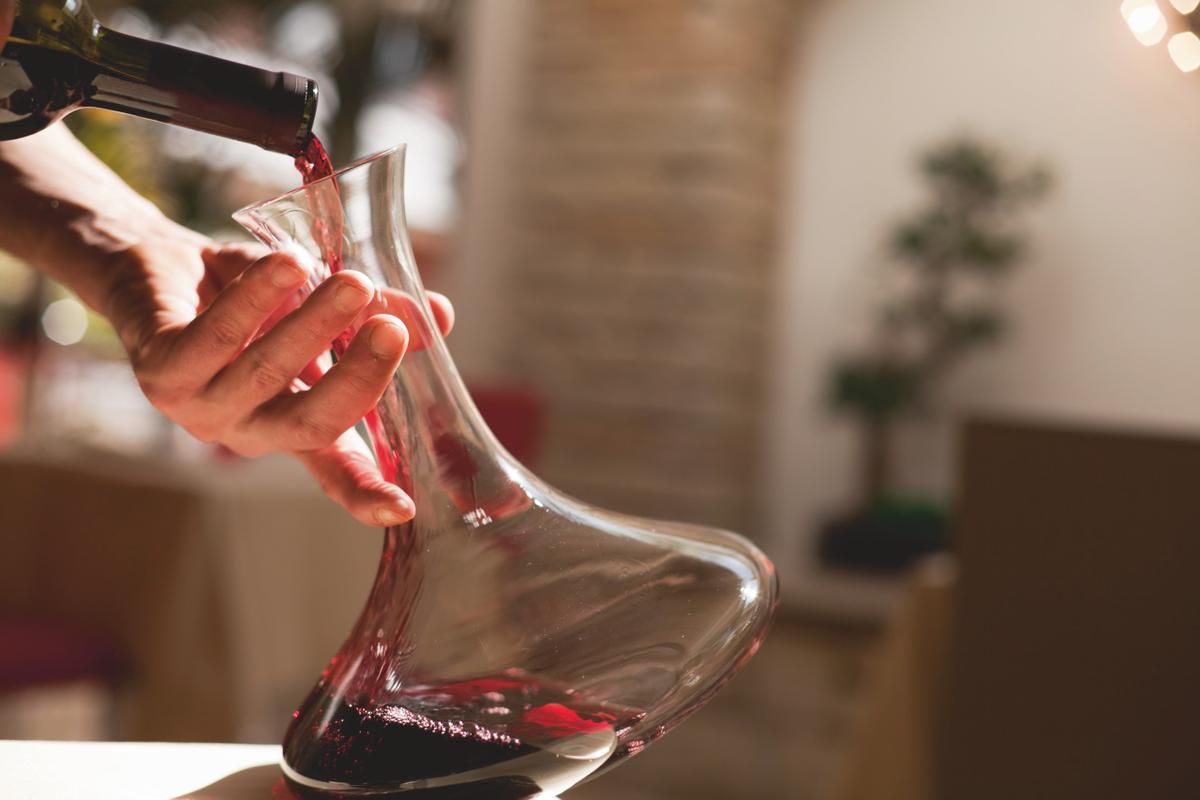 Alten Wein dekantiert man – jungen Wein wird karaffiert.