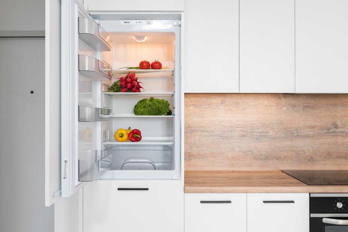 Viele tendieren dazu, Früchte und Gemüse allesamt im Kühlschrank zu lagern. Für kälteempfindliche Produkte ist dies jedoch nicht ideal.