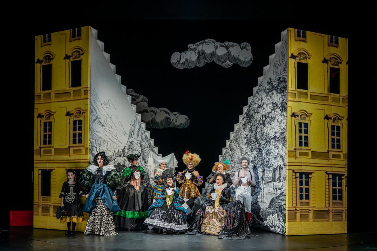 Perelà wird im Luzerner Theater zum ersten Mal in der Schweiz aufgeführt.