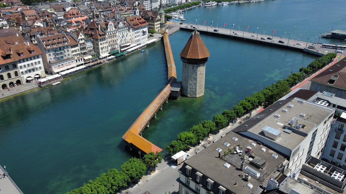 Foto von Drohne Luftaufnahme Kapellbrücke und Wasserturm