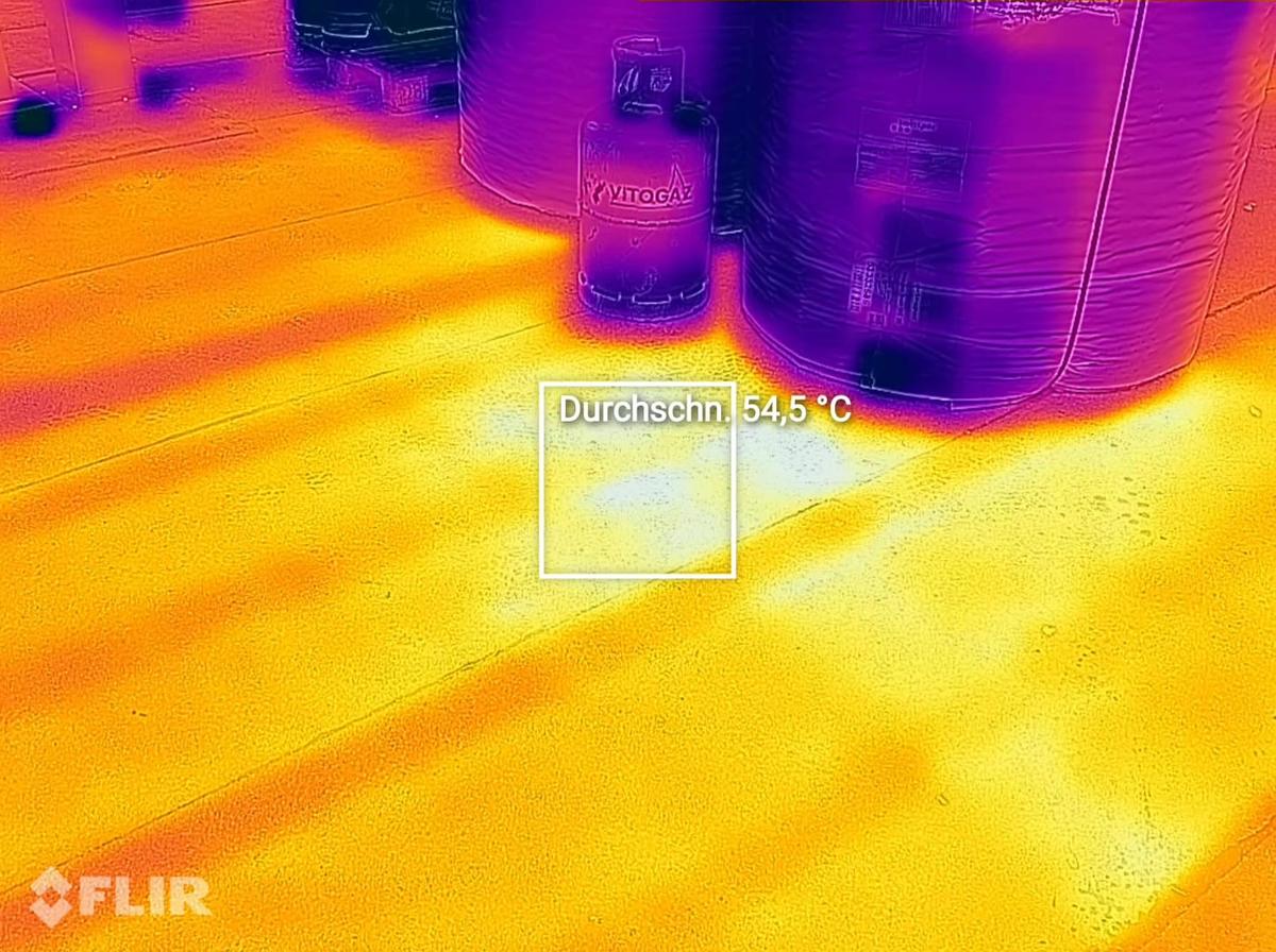 Wärmebildkamera zeigt Temperatur auf dem Dach in Affoltern Chamer Dachdecker leiden