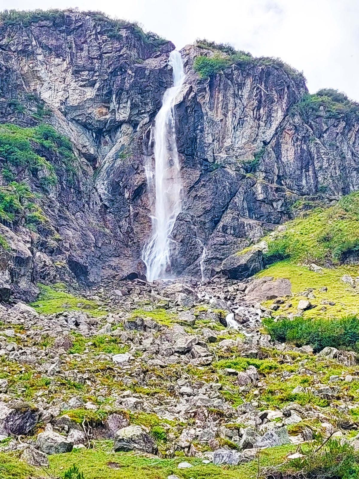 120 Meter hoch ist der Wasserfall, der sich von der Ebene des Fulensees ergiesst.