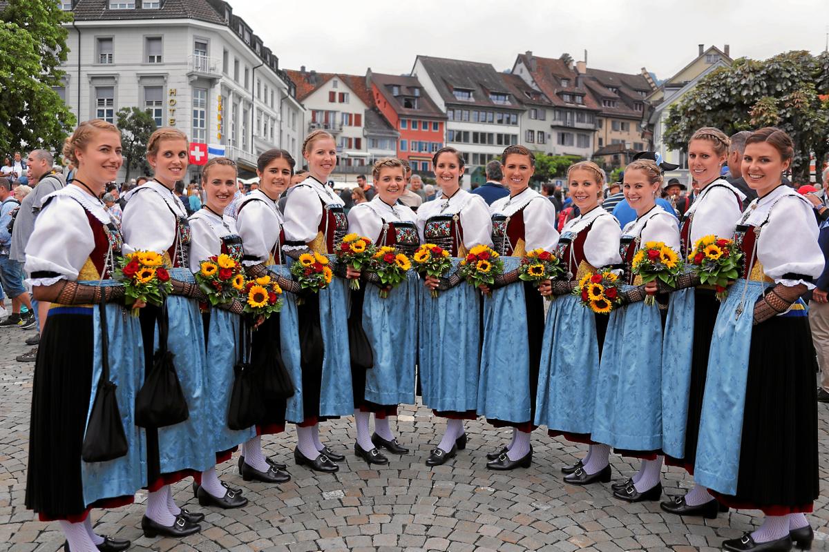Strahlende Gesichter in Zug: Das Eidgenössische Jodelfest kehrt nach 15 Jahren zurück in die Innerschweiz.