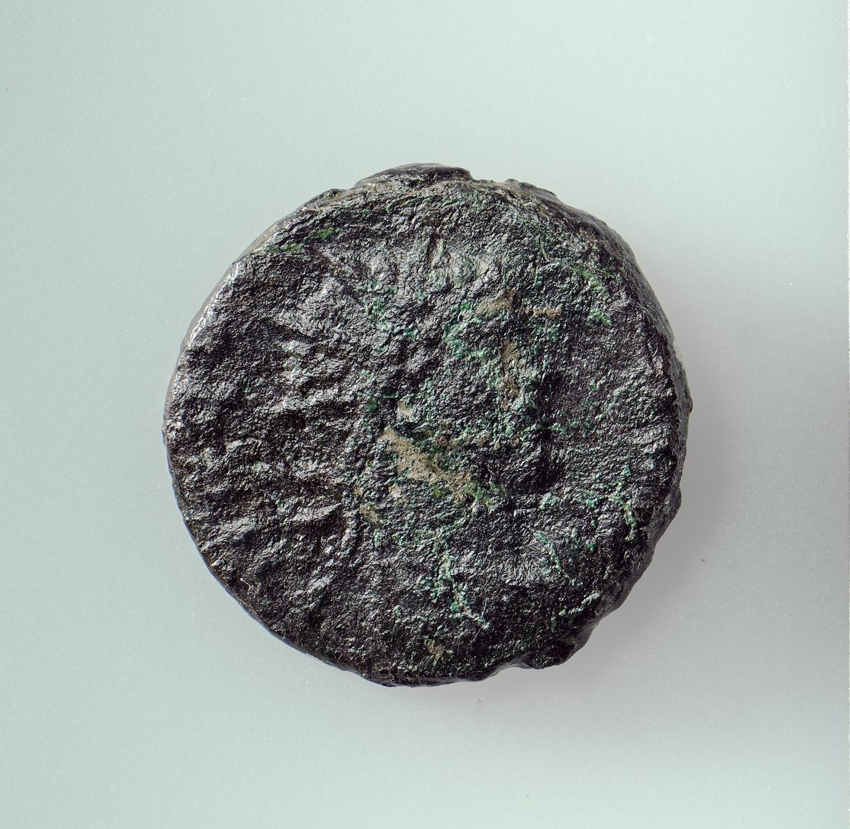 Abbildung: Kaiser Quintillus auf einer Münze, die im Bereich der Baarburg gefunden wurde.