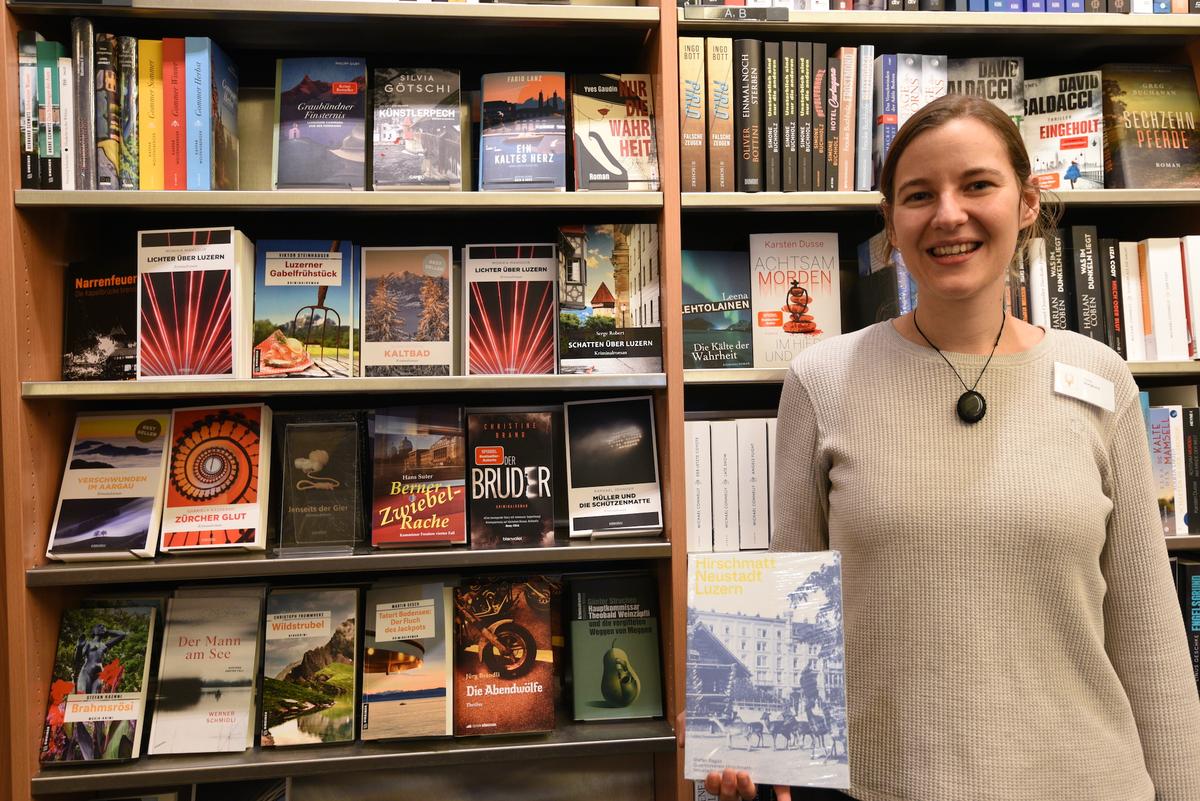 Fiona Burghard von der HrschmattBuchhandlung weiss, welche Bücher aus der Zentralschweiz besonders beliebt sind.