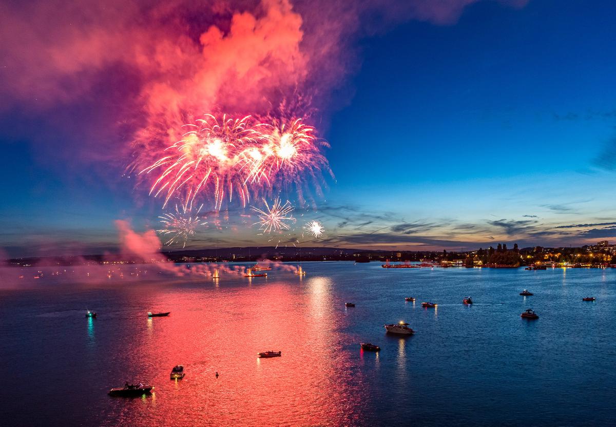 So sah das Feuerwerk am Zuger Seefest in einem vorherigen Jahr aus.