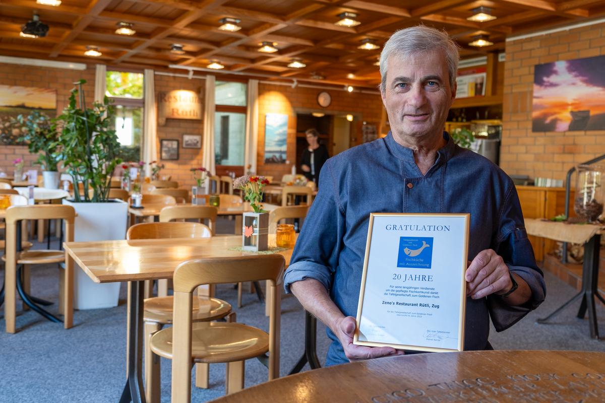 Zeno Friedli mit der begehrten Auszeichnung «Goldener Fisch».