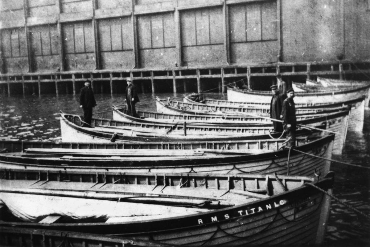 Nach dem Unglück: Die Rettungsboote der Titanic im New Yorker Hafen.