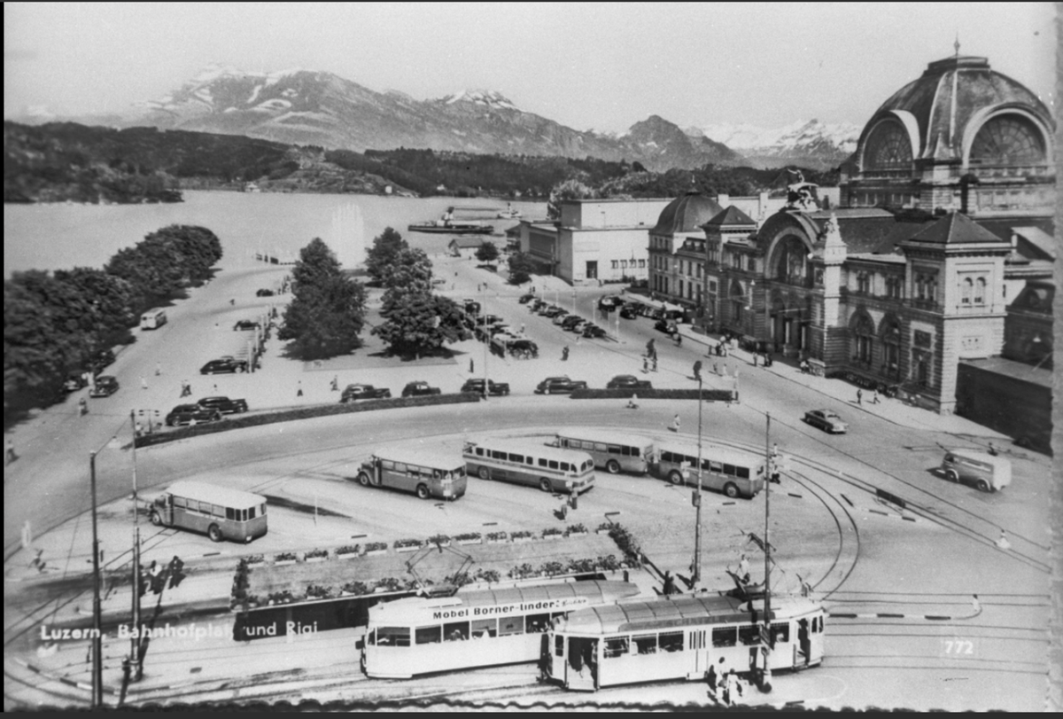1947/48: Noch herrscht eine friedliche Koexistenz zwischen Traum Bus vor.