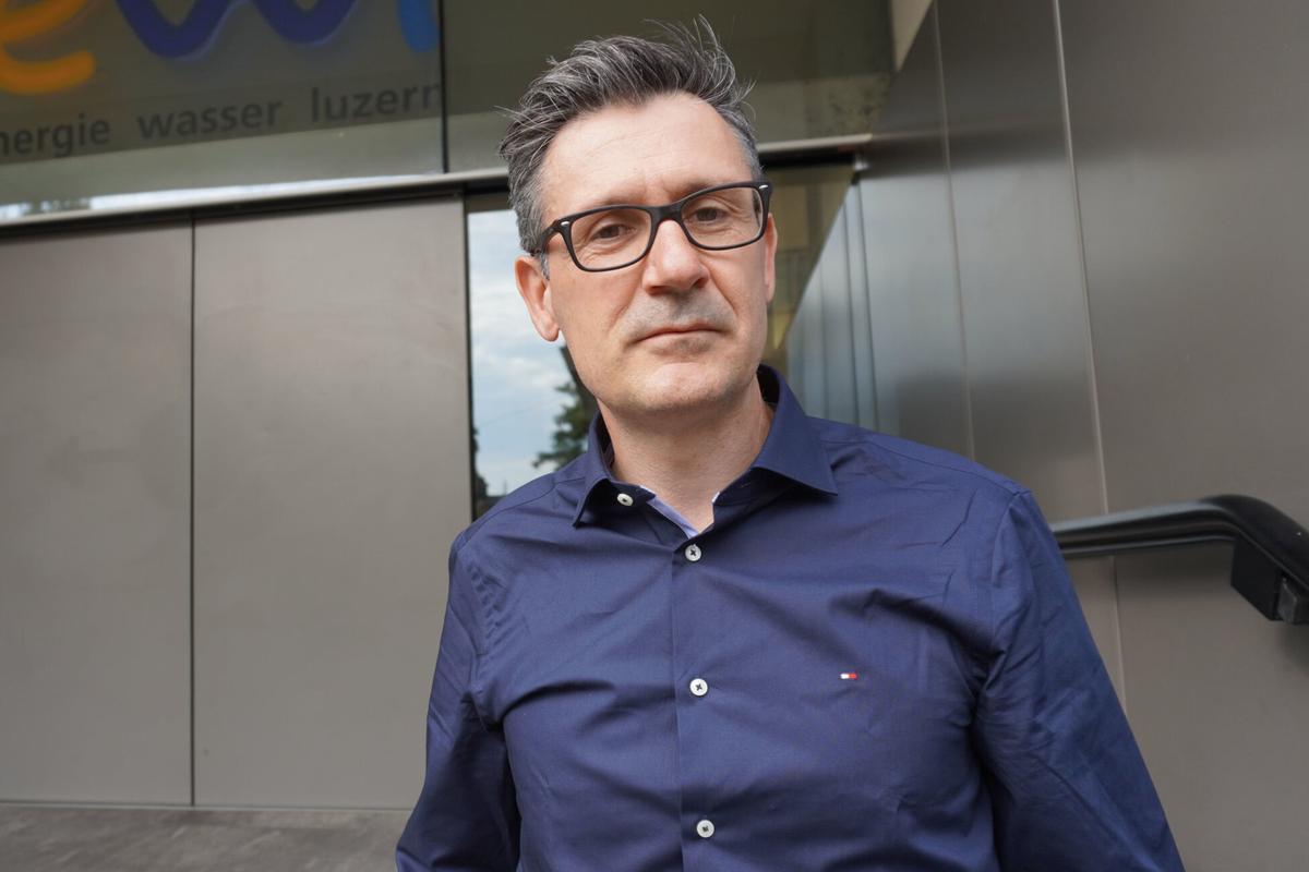 Kantonschemiker Silvio Arpagaus hatte in den letzten Tagen wegen der Verschmutzung alle Hände voll zu tun.