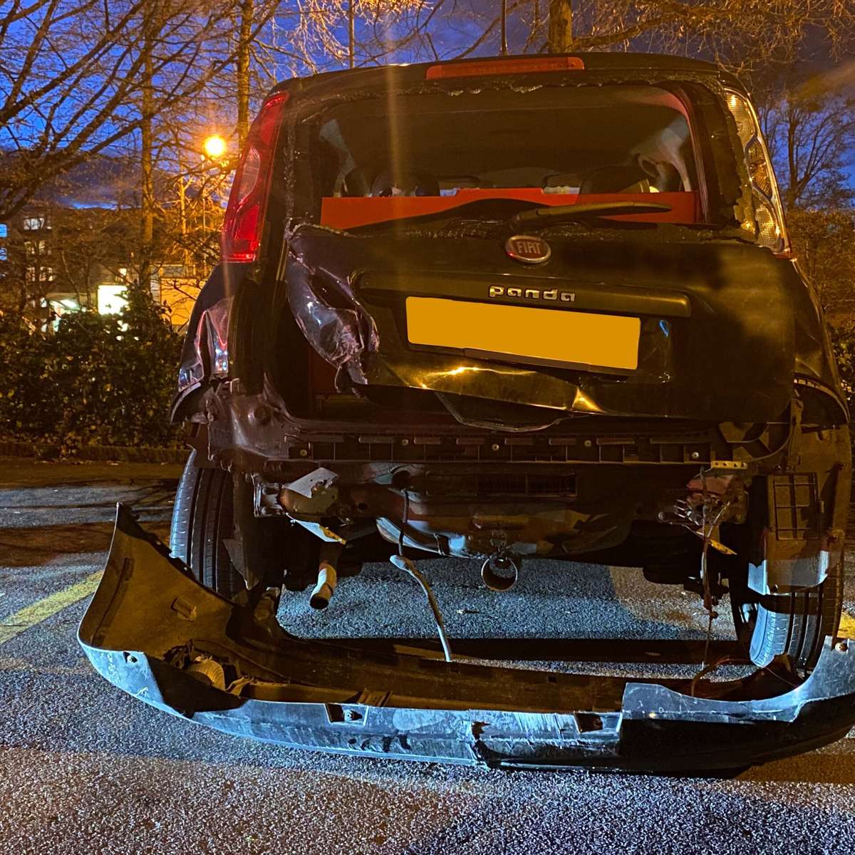 Auto ohne Fahrer rammt Auto mit Fahrerin
