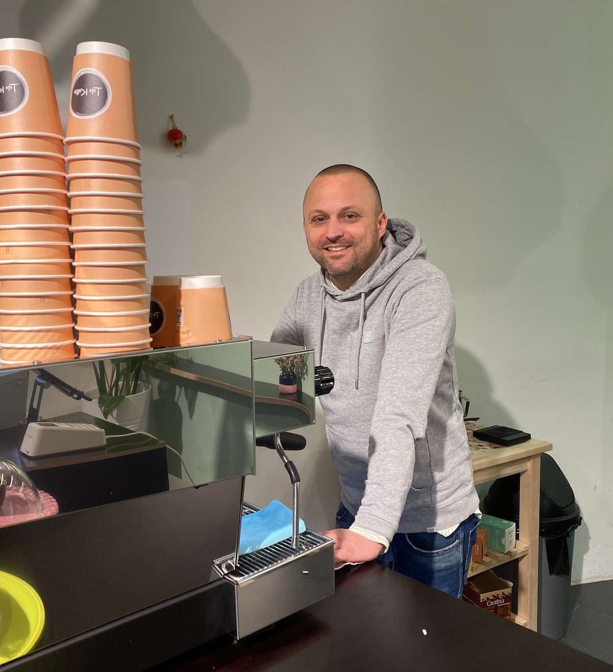 Lolo Kaffee: Zuger Kaffeeröster eröffnet winzigen Laden