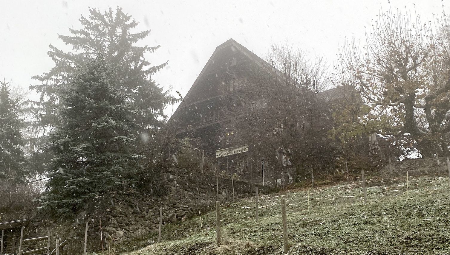 Was ist beim Gasthaus Bauernhof in Baar los?