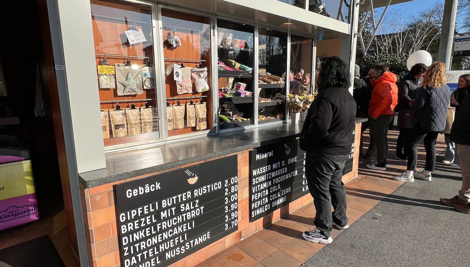 Quartierkiosk Eichhof öffnet endlich seine Rollläden