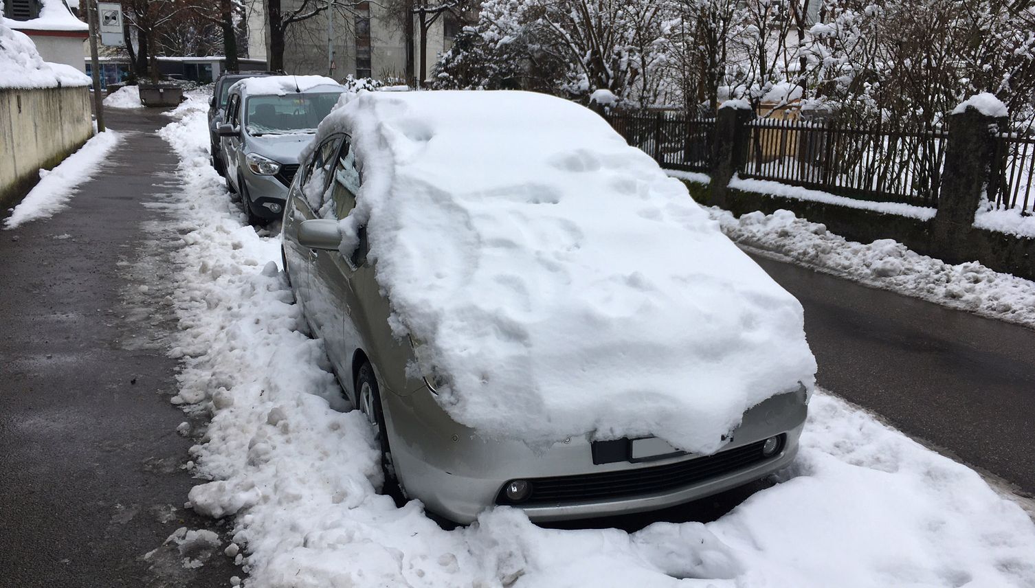 Welche Autos verstecken sich hier im Schnee?