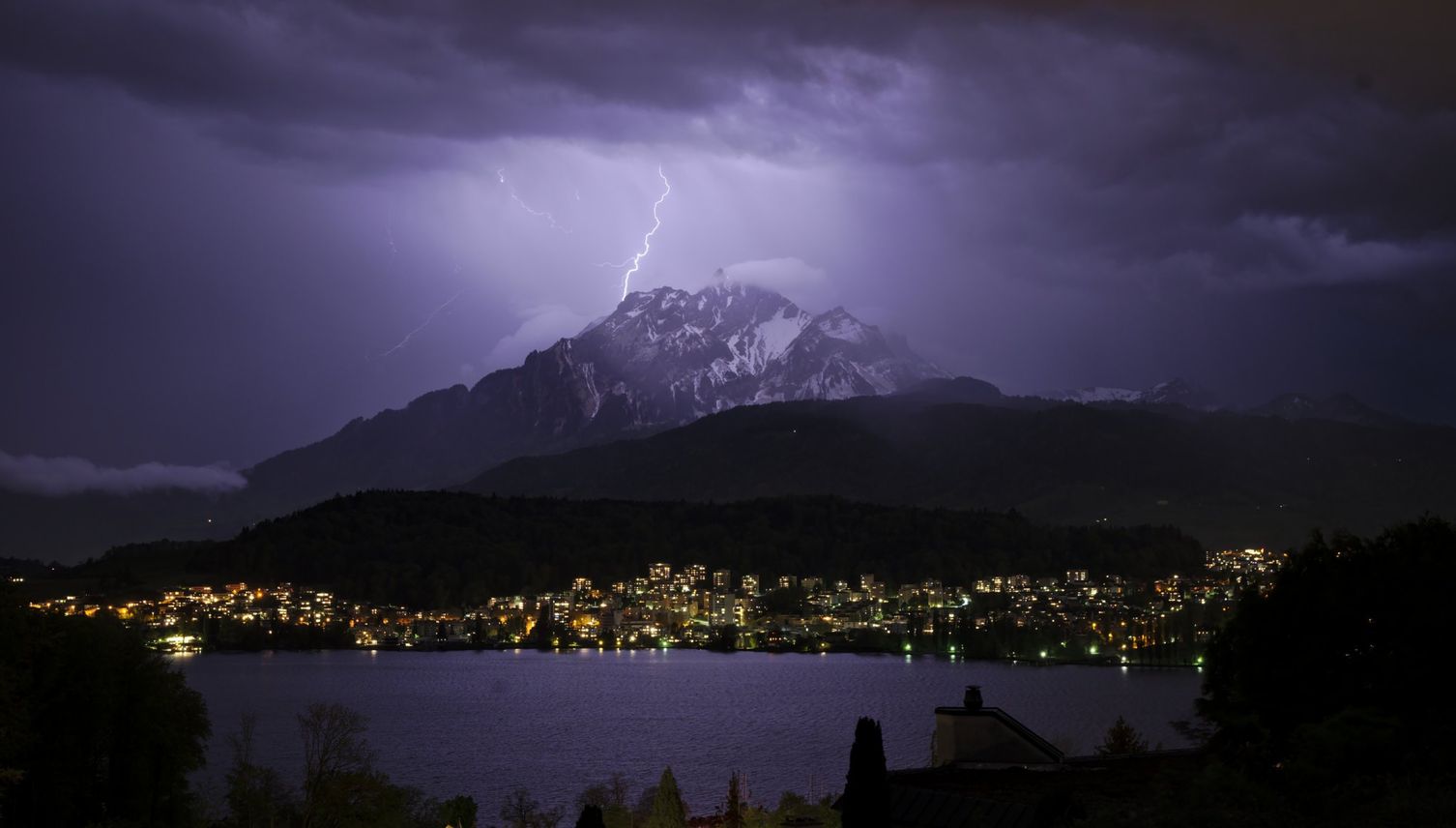 Heute Abend drohen heftige Gewitter über Luzern und Zug
