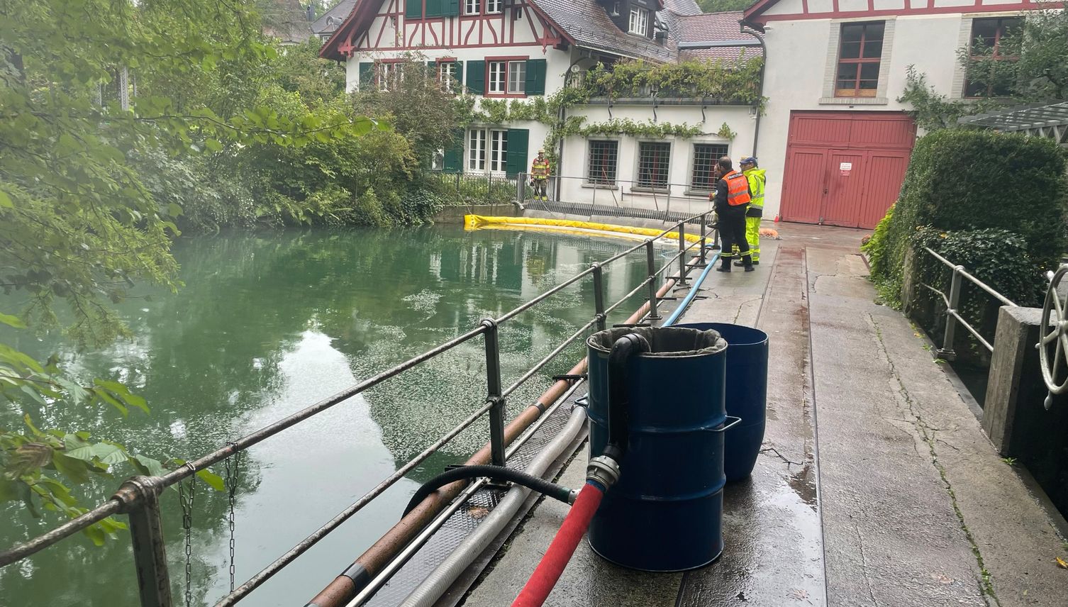 200 Liter Diesel laufen in Cham aus – Lorze verschmutzt
